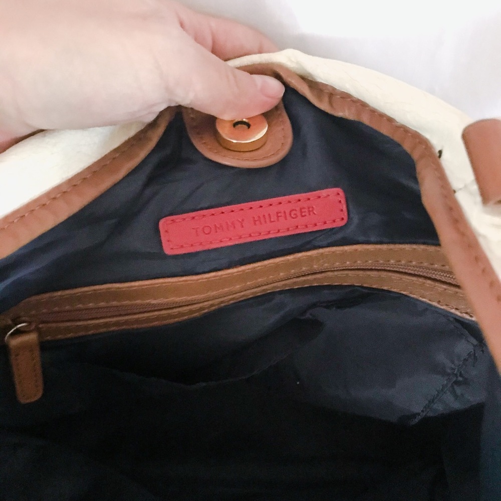 tommy hilfiger // white and brown vegan leather tote bag - Picture 2 of 8
